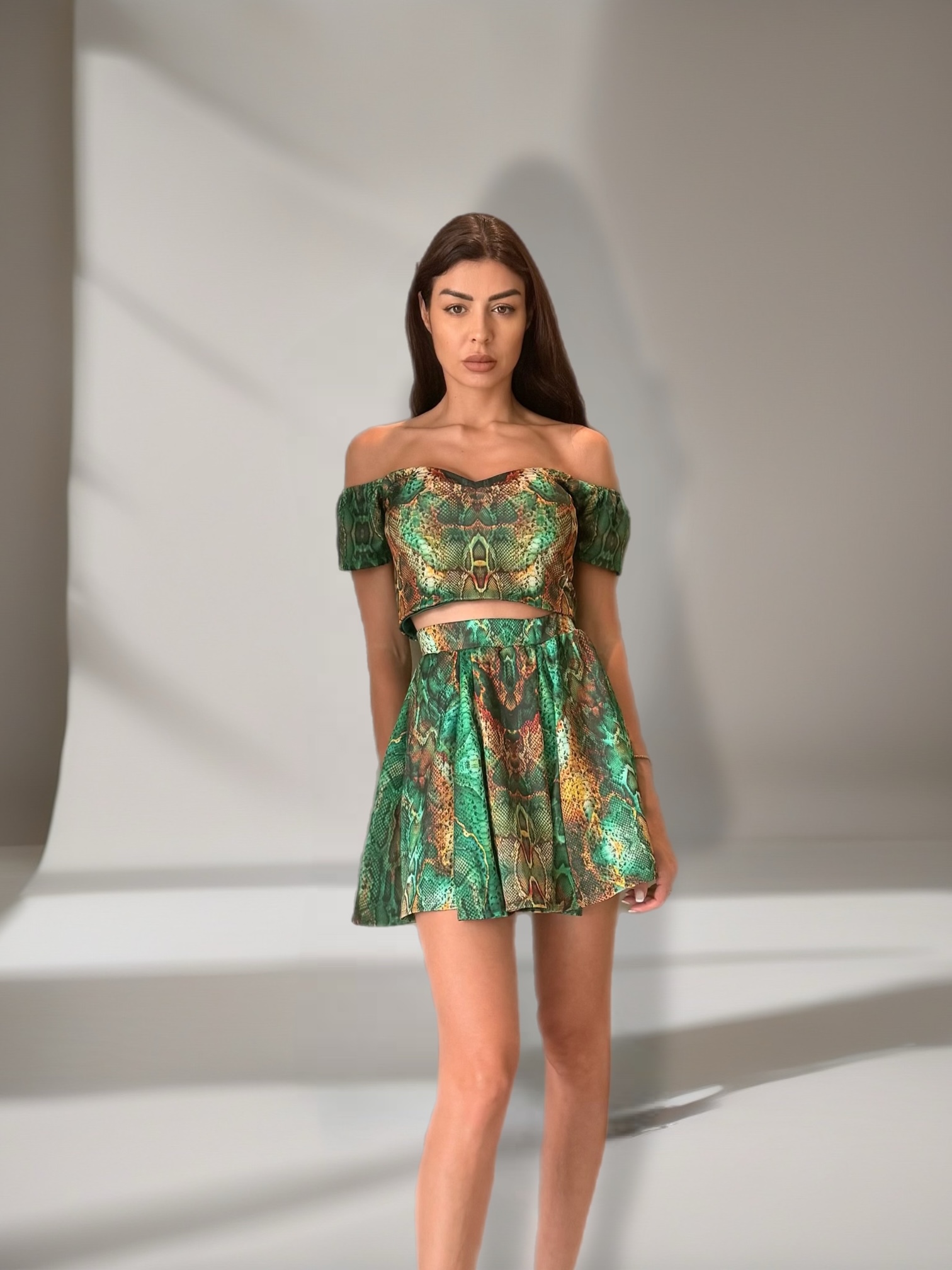 The Amazonia Set in Emerald Scales Print - Image 3